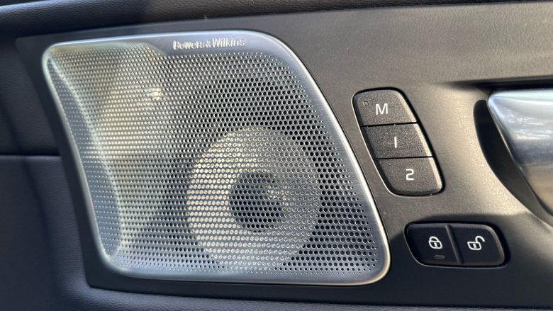 Volvo XC60 2.0 T8 [455] PHEV Ultra Dark 5dr AWD Geartronic Estate